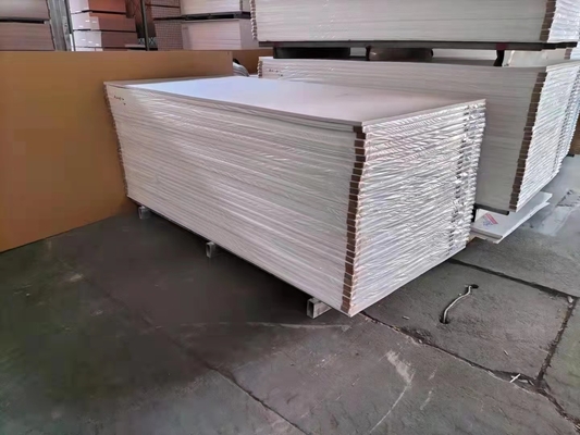 Δύσκολη υψηλής πυκνότητας 1220*2440mm λευκό φύλλο αφρού PVC Forex Celuka για διαφήμιση επίπλων