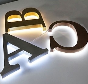 Λευκή προσιτή εξωτερική πινακίδα διαφήμισης Ακρυλική πινακίδα για φωτισμό Μίνι γράμμα